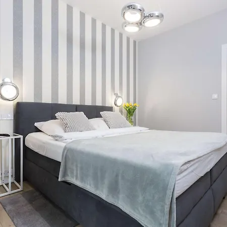 Nadwislanska With Air Conditioning Near Kazimierz By Renters Apartment *